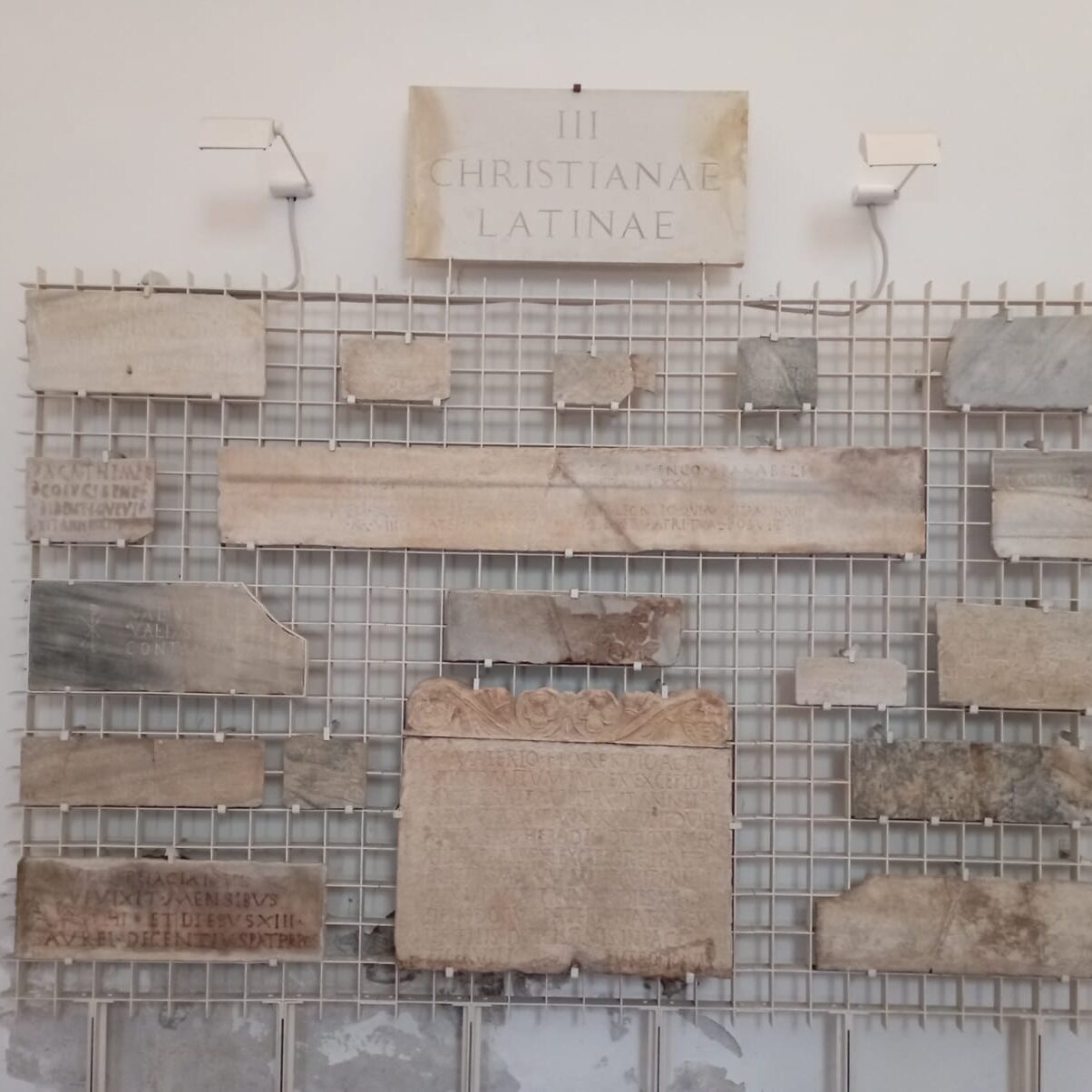 Epigrafe custodita nel Museo Lapidario di Urbino (IV secolo d.C)